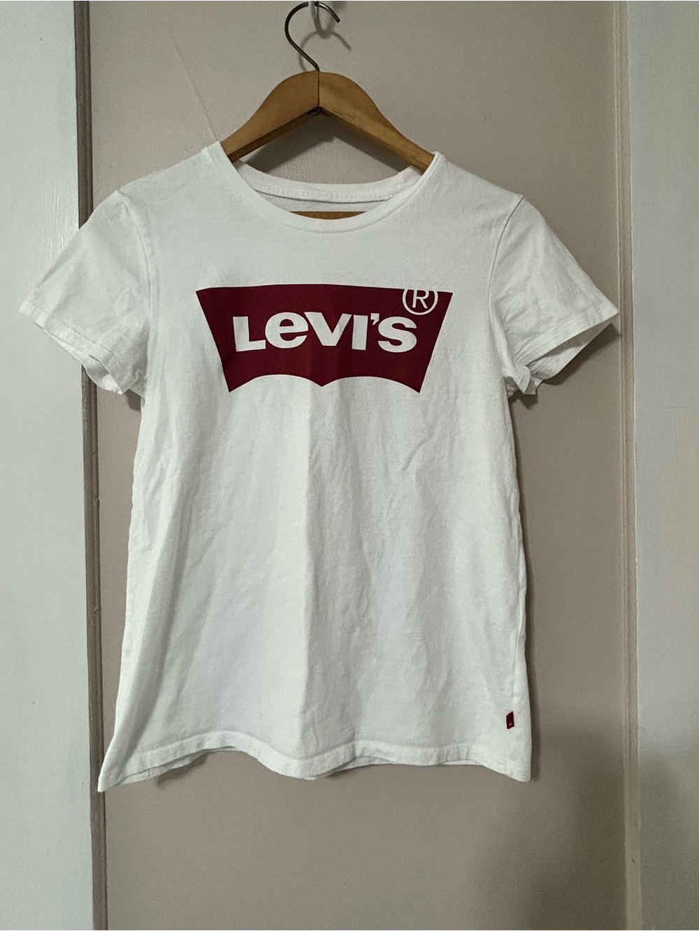 Levi's White Short Sleeve Tee with Maroon Logo